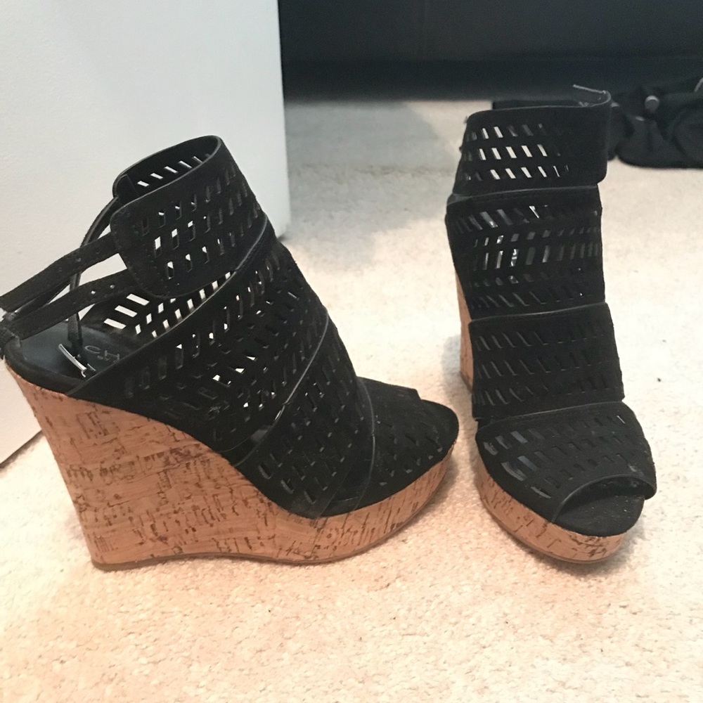 Black sandal wedges